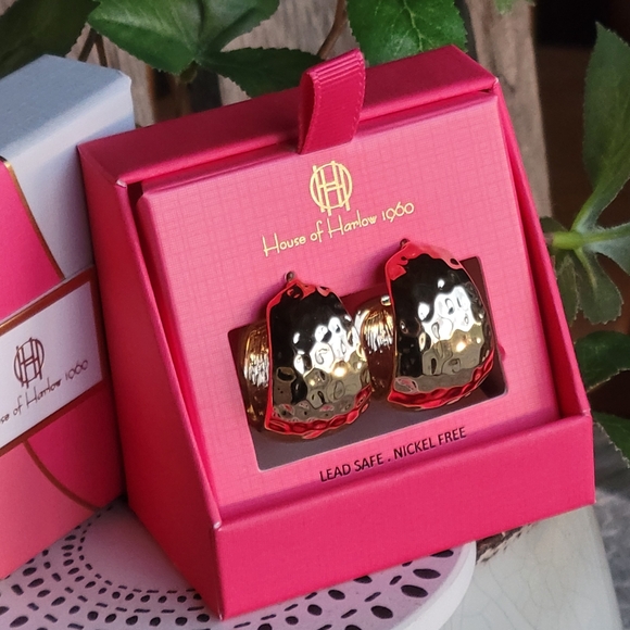 NEW House of Harlow 1960 hammered gold tone thick hoop crescent shaped earrings - Picture 5 of 11